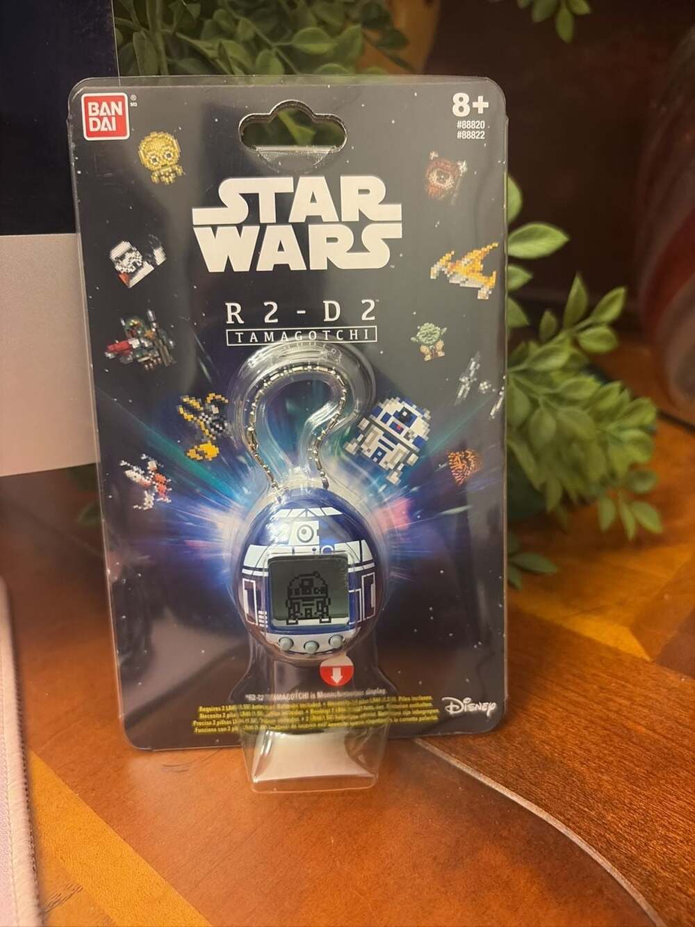 Bandai Star Wars R2-D2 Hologram Blue Tamagotchi Digital Pet Keychain